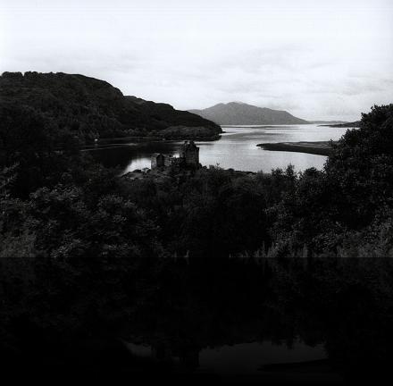 Eilean Donnain - bw